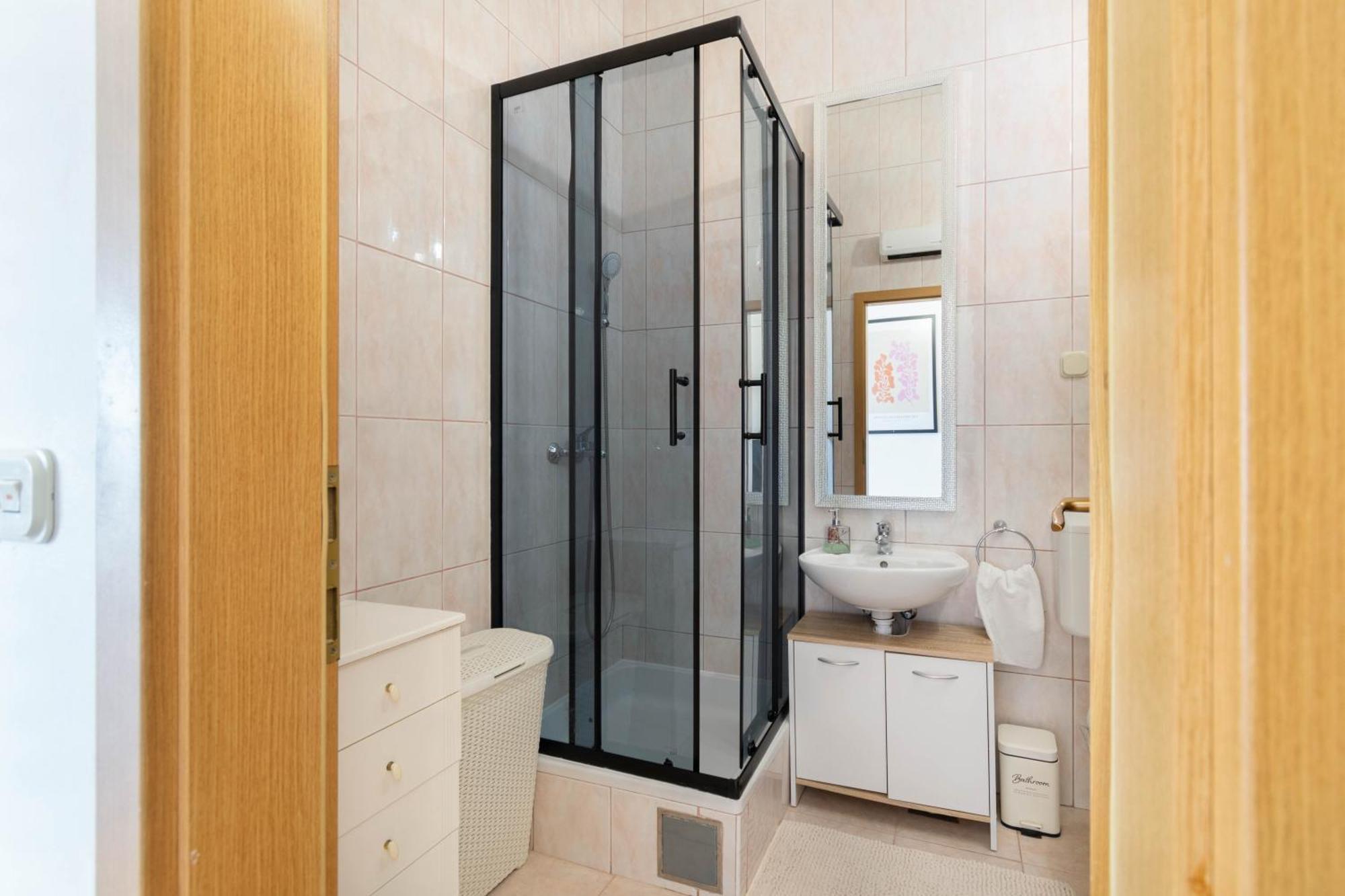 Apartment 30 M From Beach,Makarska,Marija Exterior foto